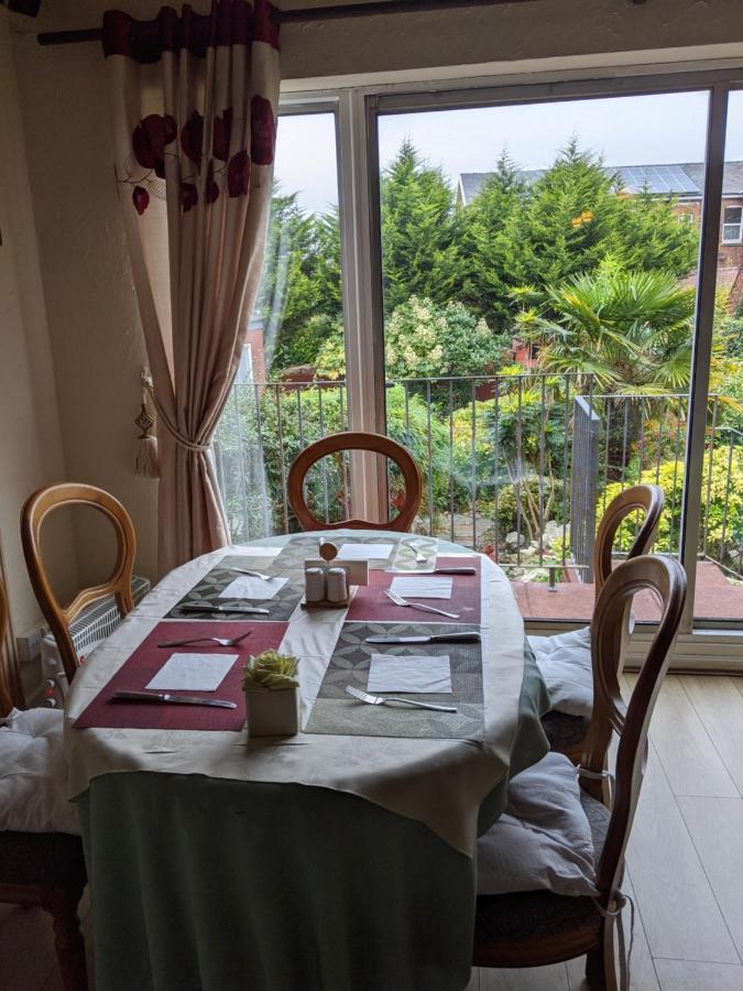 Balmoral Lodge Hotel Southport Ngoại thất bức ảnh